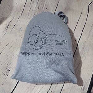 Emirates Gray Slippers and Eyemask Set Nwot